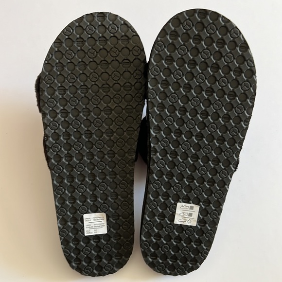 NWT PUMA Women’s slipper size 7 - Picture 7 of 9